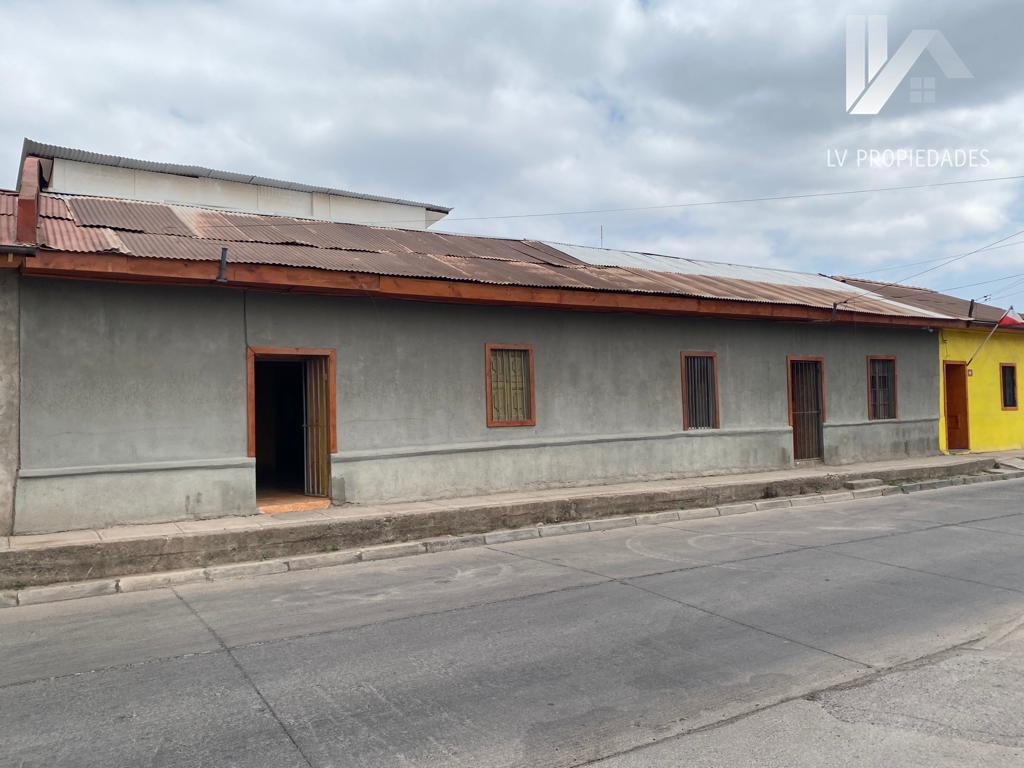 VENDE CASA CON TERRENO EN SANTA MARIA A METROS DEL CENTRO DE LA COMUNA